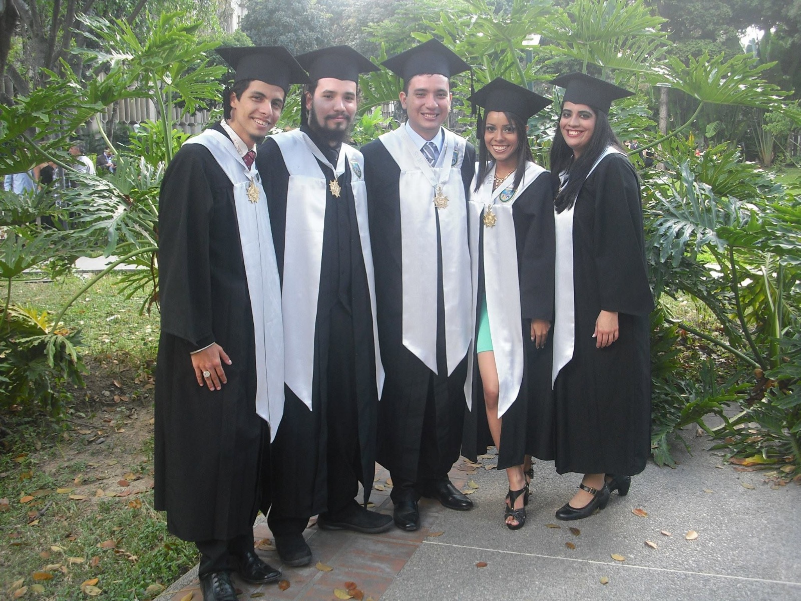 jhonnathan sulbaran graduacion de pregrado colegas